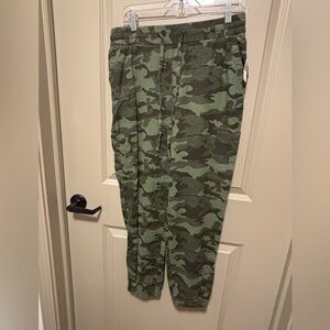 Old Navy new ladies linen, army print joggers